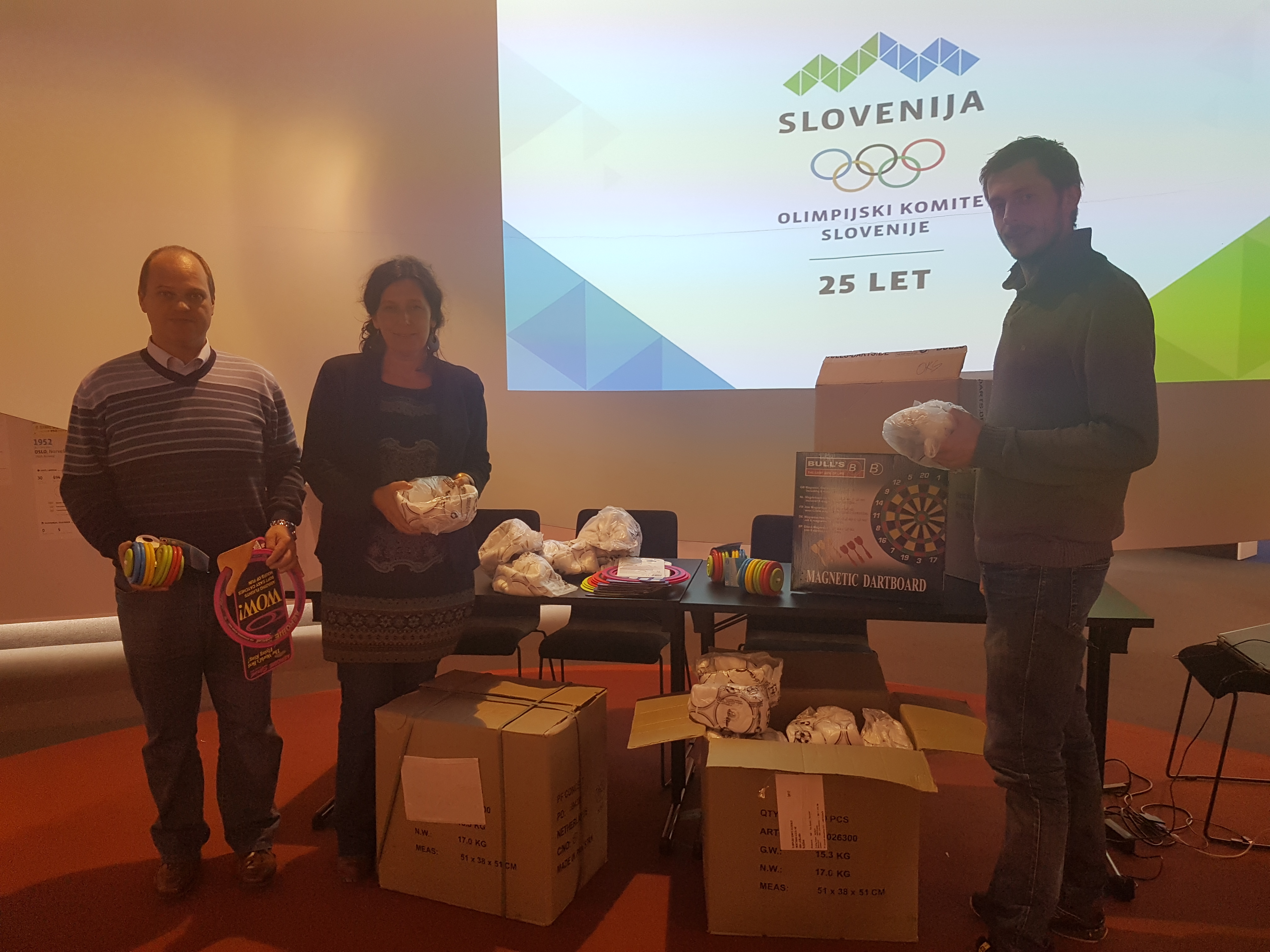 Humanitarna pomoč OKS-ZŠZ in izvajanje športnih programov za migrante v Sloveniji