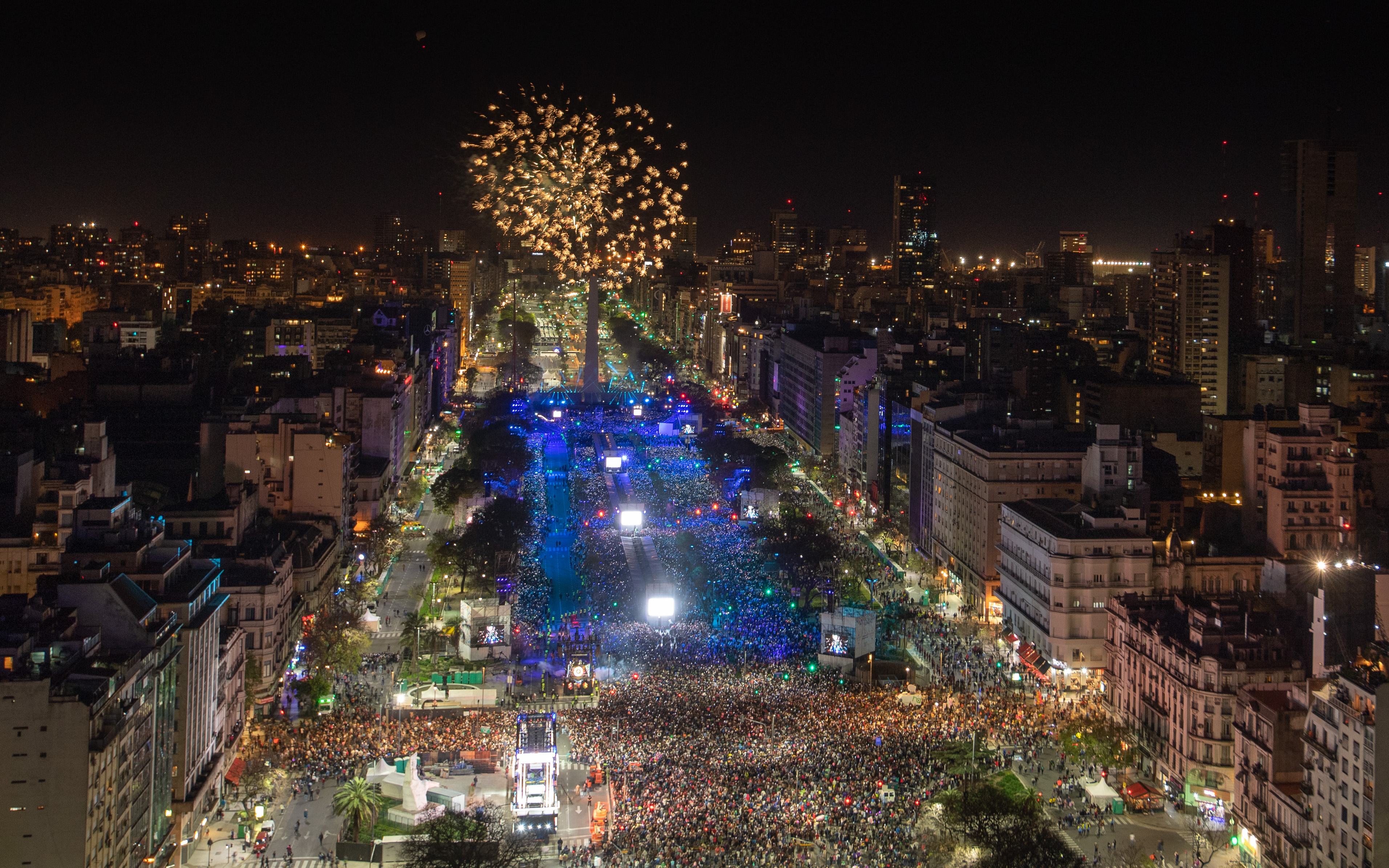 Buenos Aires z množico navijačev pozdravil mlade športnike