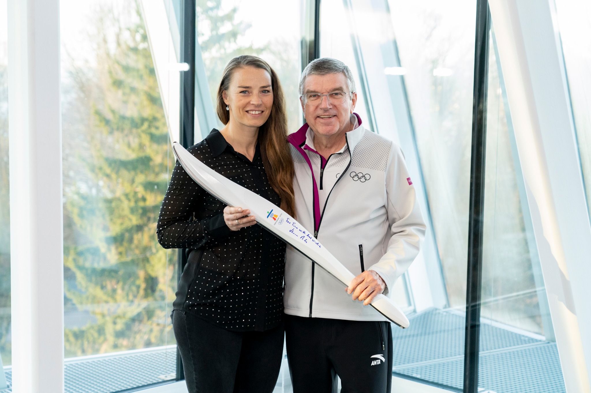 Tina Maze prejela baklo iz olimpijskih iger v Vancouvru